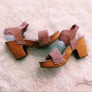 Vintage 70s Style Pink Heeded Sandals